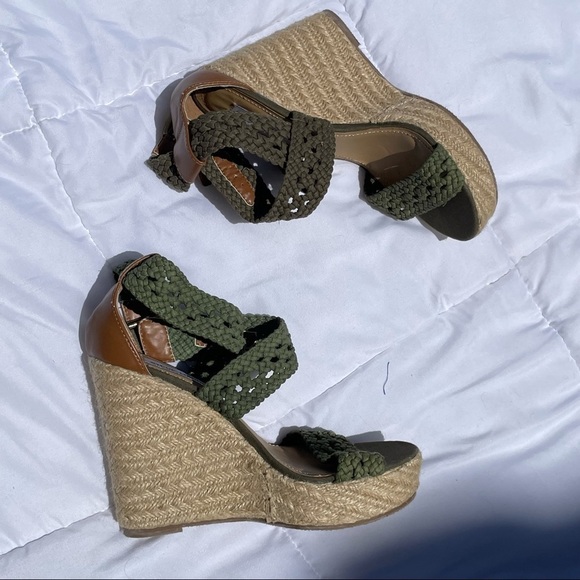 Steve Madden Beige And Green Bohemian Crochet Open Toe Espadrille Heel Wedges - Picture 10 of 11